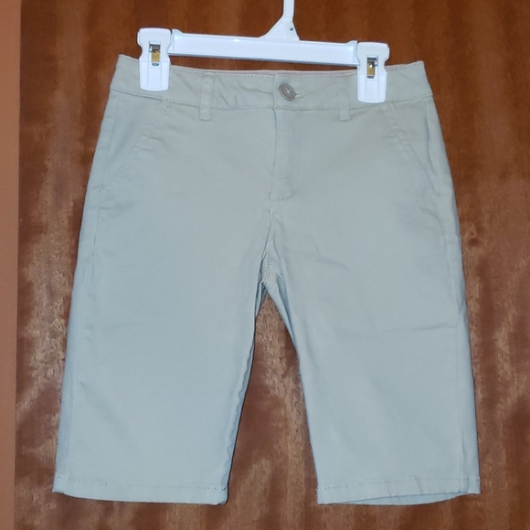 🆕️w/o tags GAPKIDS KHAKIS SHORTS - Picture 1 of 5